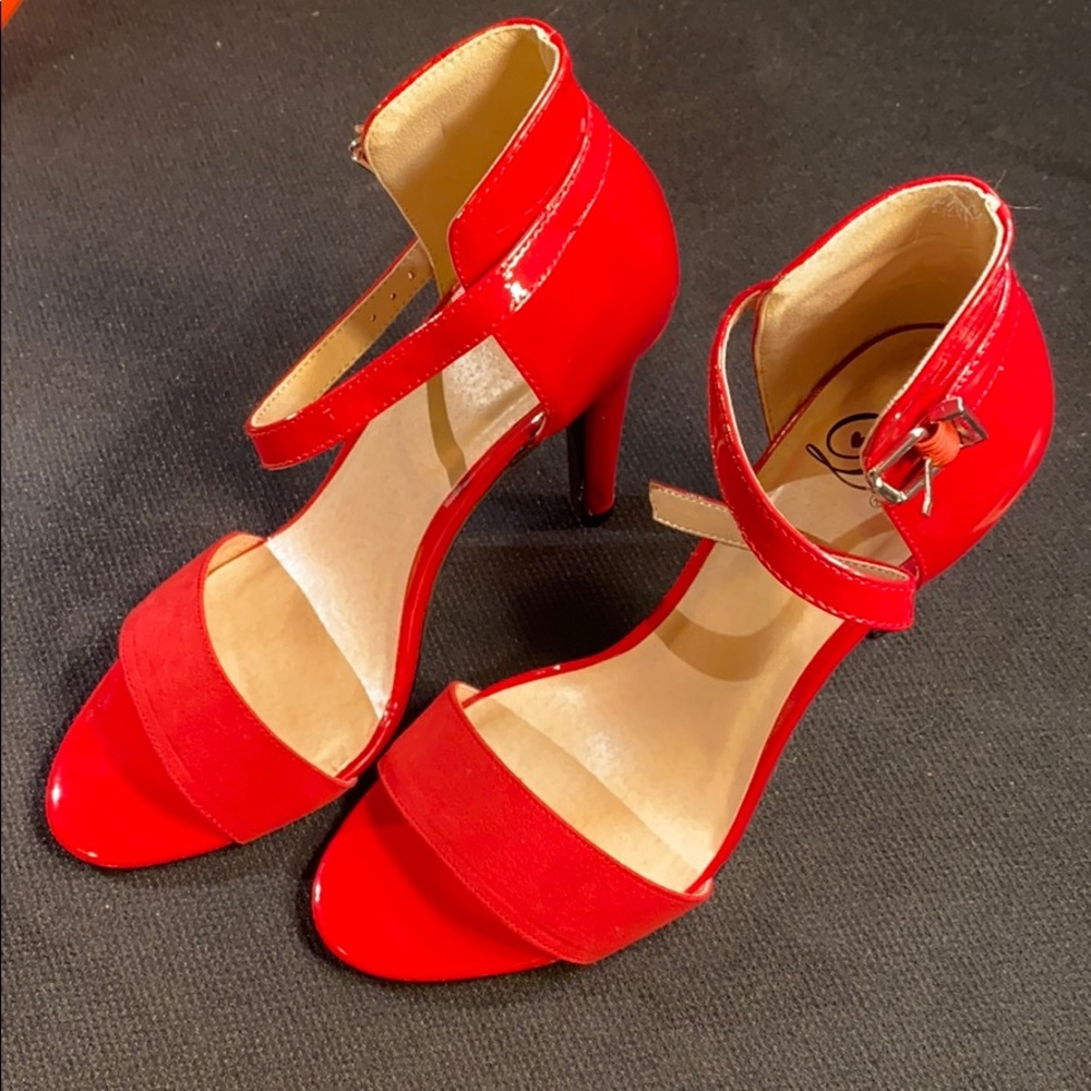 Red, delicious shoes, heels